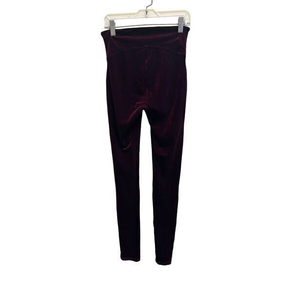 Spanx Velvet Leggings in Rich Burgandy Size Small - Picture 3 of 6